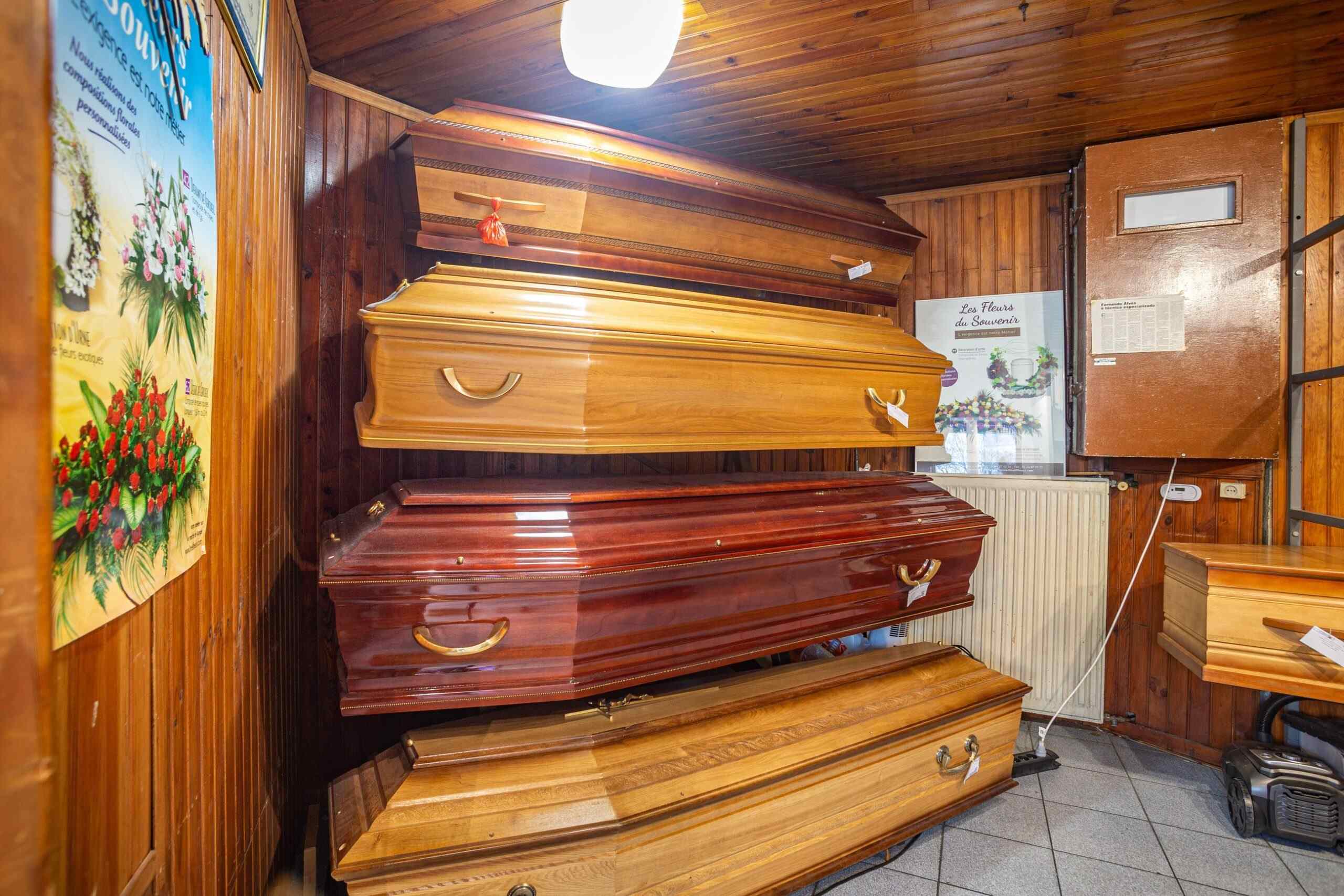 quatre cercueils